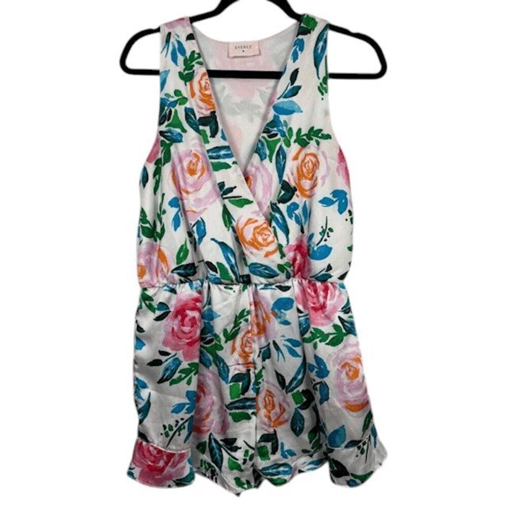 Everly‎ Sleeveless Rose Floral Romper Ruffle Shorts White Wrap Front Size Large